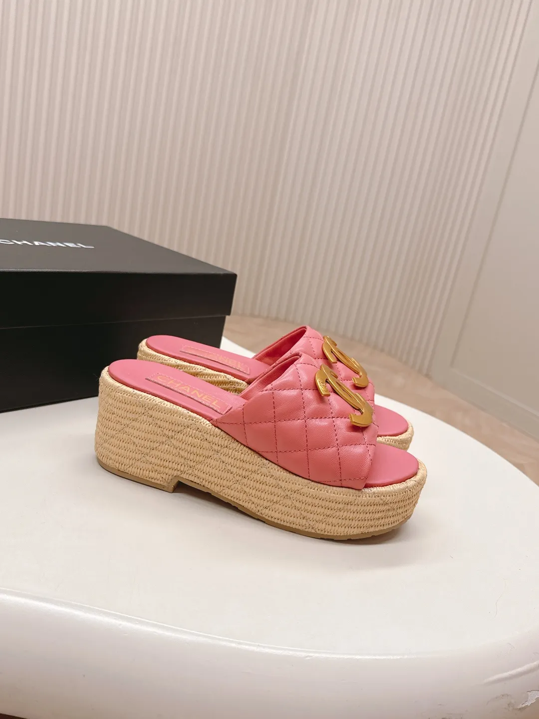 👟👟Ex-factory price 560👟👟 CHANEL Chanel 2025 new sandals and slippers series classic series every style is great rhombus platform sandals and slippers elegant and noble comfortable and versatile upper: sheepskin foot pad: sheepskin sole: rubber outsole size: 35-40